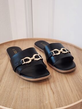 RIHERO Black Leather Slide Sandals with Gold Chain Size 8.5 Like New